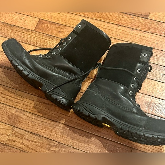 Ugg vibram waterproof boots s/n Adirondack size 9 unisex - Picture 7 of 10